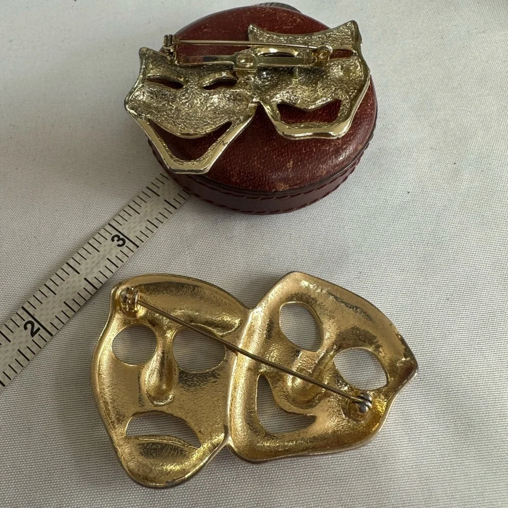 Vintage goldtone Comedy Drama mask pin